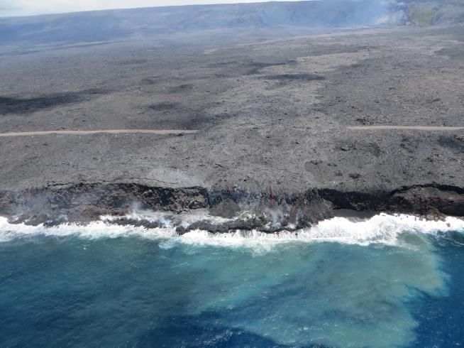 Hawaii Is Growing, Courtesy of Lava Flowing Into Ocean