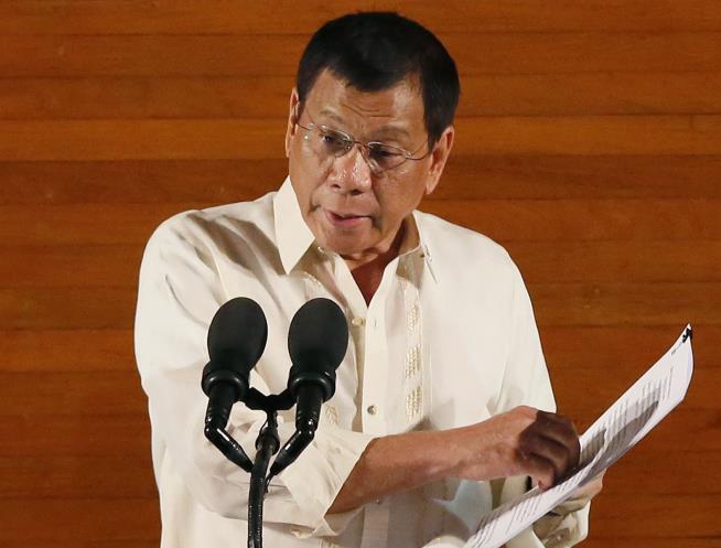 'I Will Whack You:' Duterte Links 150 Officials to Drugs