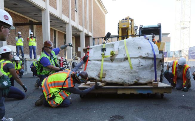 One of Most Complete T. Rex Skulls Ever Arrives at Museum