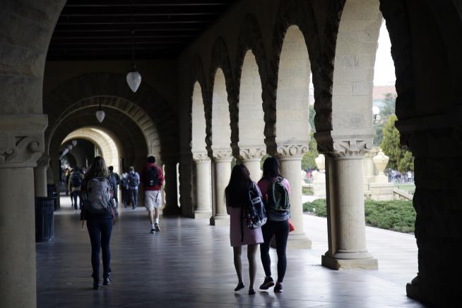 Stanford Bans Hard Alcohol at Undergrad Parties