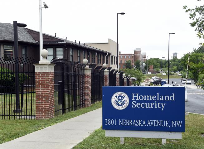 At Least 858 Immigrants Mistakenly Granted Citizenship