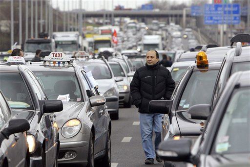 Paris Thieves Nab $5.6M in Highway Heist