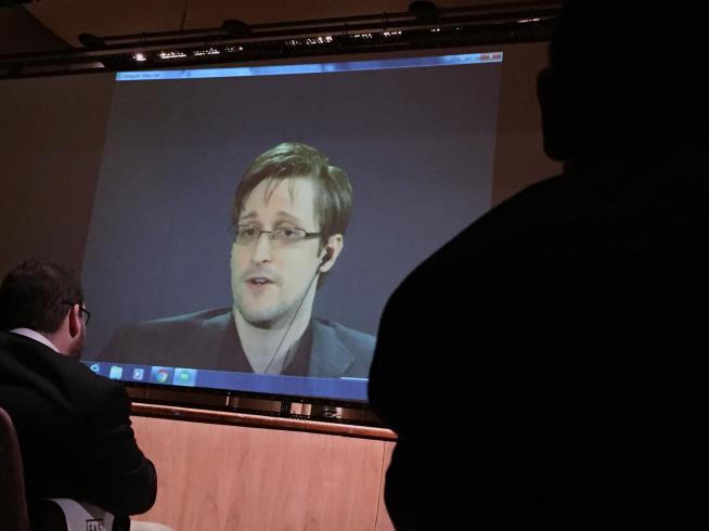Intelligence Experts Ask Obama to Show 'Leniency' to Snowden