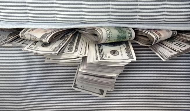 Authorities Find $20M Hidden Under Mattress