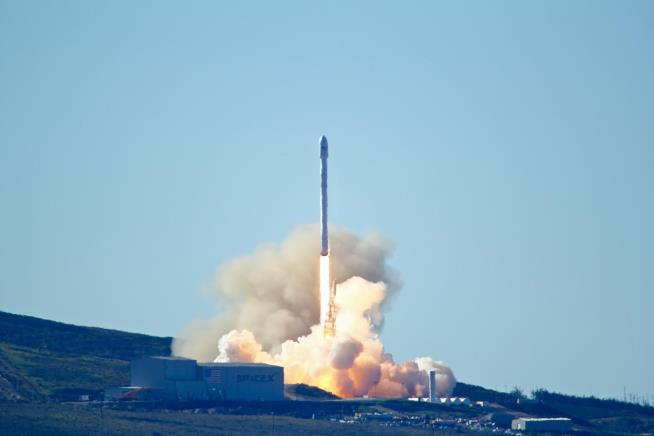 SpaceX Launches First Rocket Since Explosion