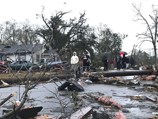 Tornado Rips Through Mississippi, Killing 4