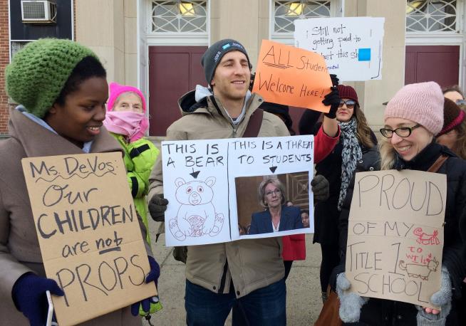 Protesters Block DeVos From Entering on 1st School Visit