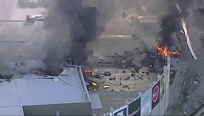 5 Killed as Plane Crashes Into Mall