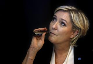 Le Pen Refuses to Meet With Muslim Leader Over Headscarf