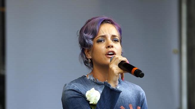 Hounded by Trolls Over Son's Death, Lily Allen Quits Twitter