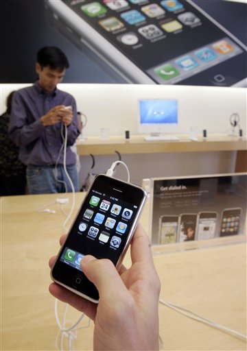 'Cheaper, Smaller' iPhone to Be Unveiled Today