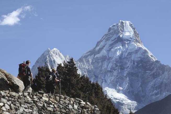 Australian Hiker Dies Near Everest Base Camp