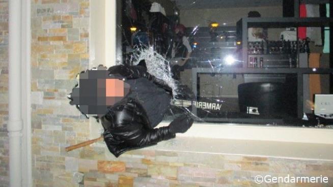 Cops Nab Robbery Suspect Stuck in Window