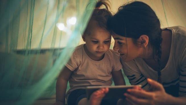 Are Touch Screens Robbing Toddlers of Sleep?