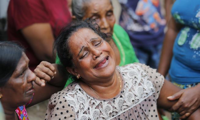 16 Killed in Sri Lanka as Huge Mound of Garbage Collapses