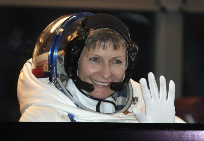 Peggy Whitson Sets a NASA Milestone in Space