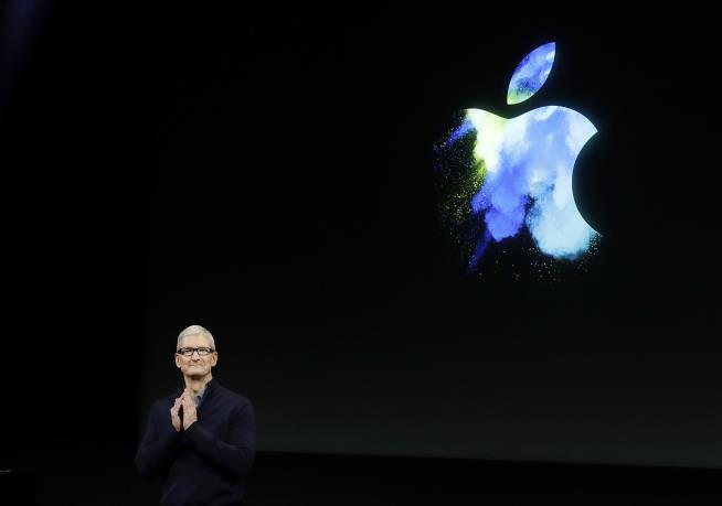 Apple Promises $1B Boost to US Manufacturing