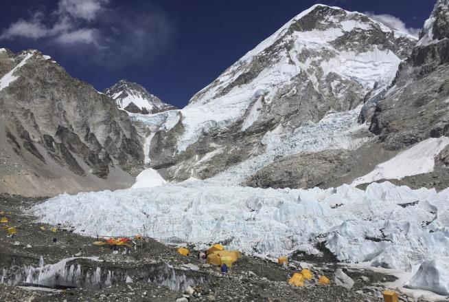 Man Found Hiding in Cave on Everest