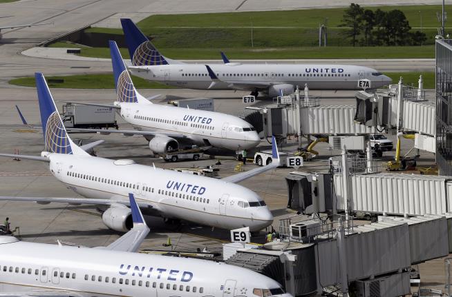 United Tries to Be Cool, Twitter Rolls Its Eyes