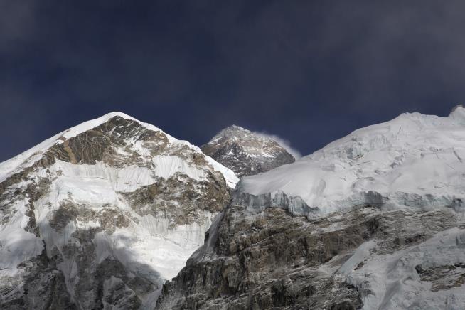 Nepali Climbers Deny Demise of Everest's 'Hillary Step'