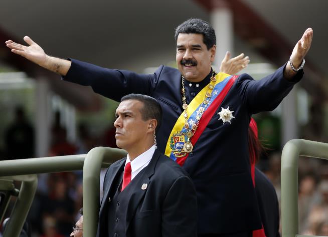 Militias Storm Venezuela Congress, Beat Lawmakers