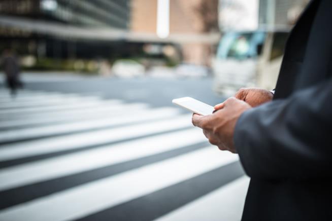 City Votes to Make It Illegal to Text While Crossing Street