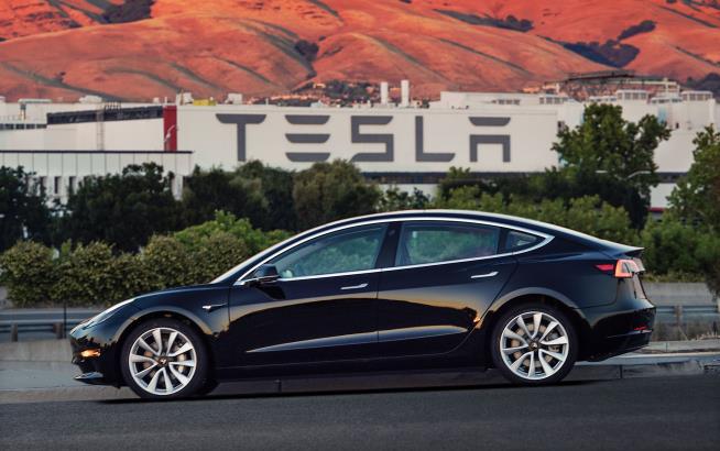 Tesla Finally Gives Drivers a Look at Its New Model 3