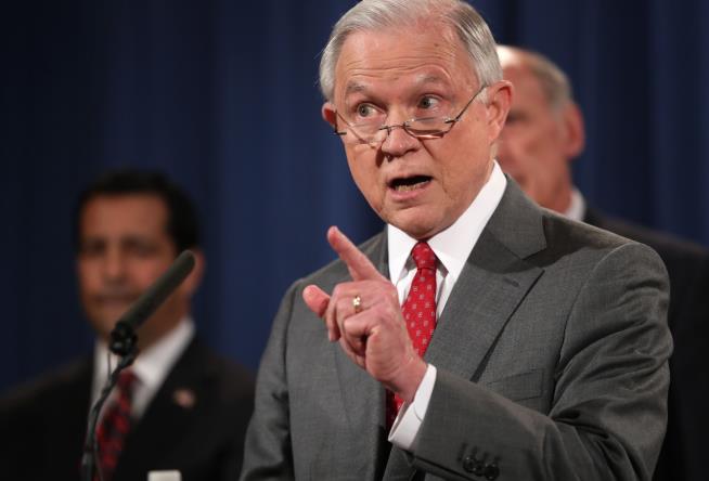 Sessions Slams 'Lawless' Chicago Over Lawsuit