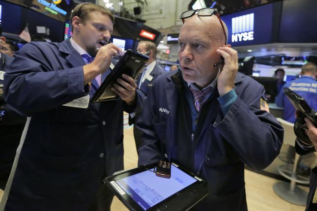 Stocks End Day With Mixed Results