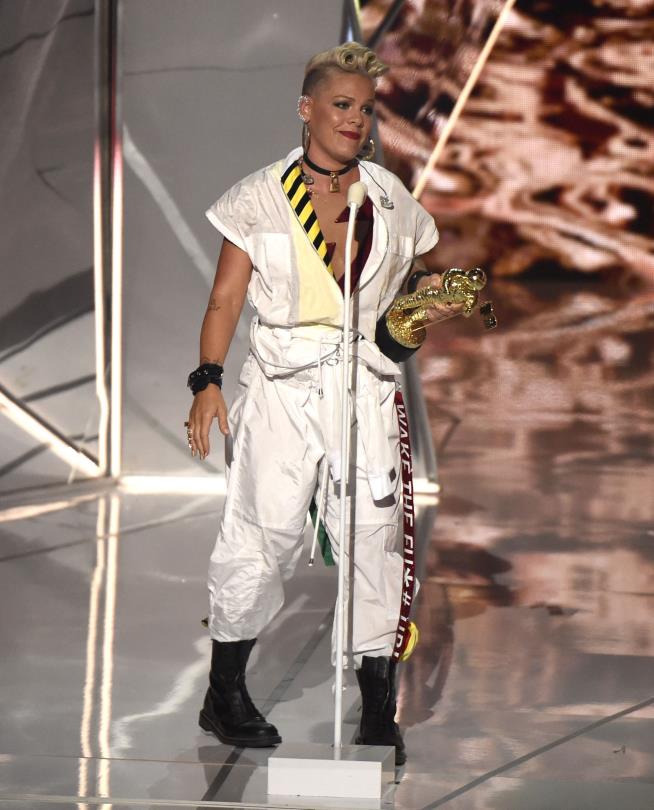 Pink Wins Raves for VMA Speech About Daughter