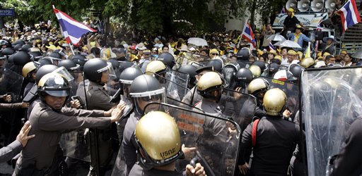 1,000 Thai Protesters Clash With Cops