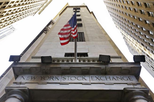 Stocks Rise With Banks, Automakers