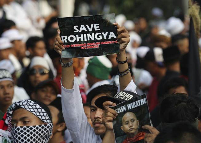 Nobel Winner Blasts 'Misinformation' About Rohingya Situation