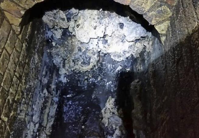 There's a 140-Ton 'Fatberg' Stuck in London's Sewer