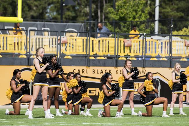 'Kennesaw Five' Cheerleaders Will Protest Anthem Off-Field