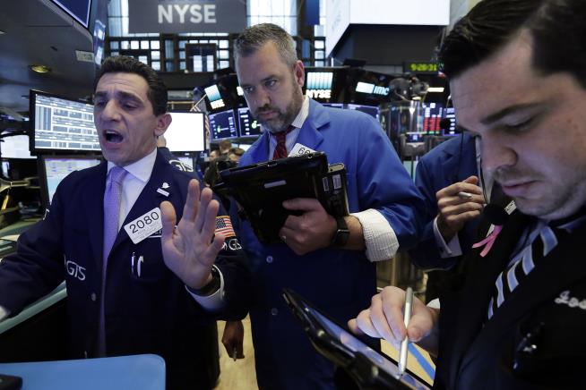 Stocks Closing Lower as Drugmakers Fall