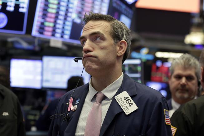 Stocks Close Slightly Lower