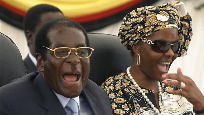 Zimbabwe President Mugabe Resigns to Sound of Cheers