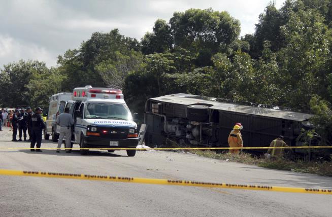 11 Cruise Passengers, Guide Killed in Mexico Bus Crash