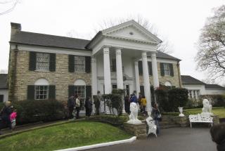 Police Probe Man's Claim That Wife Died on Graceland Visit