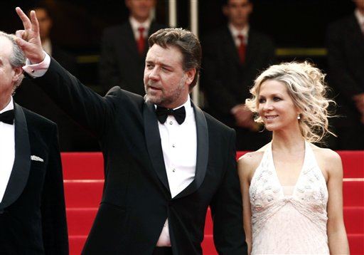 Russell Crowe Is Holding a 'Divorce Auction'