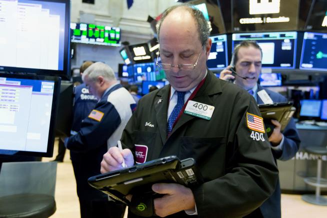After Choppy Day, Stocks End Higher