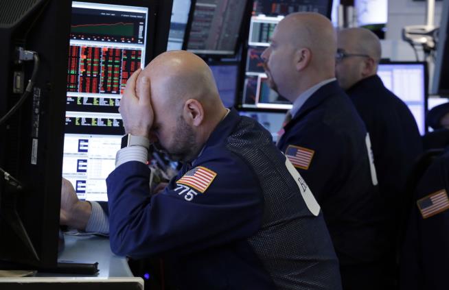 Dow Plunges 724 Points Amid Trade War Fears
