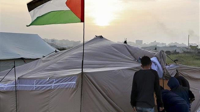 Israel Tank Kills Gaza Man Before Mass Sit-Ins