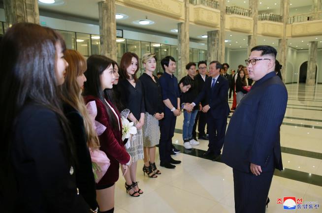 Kim Watches S. Korean Pop Stars in Pyongyang