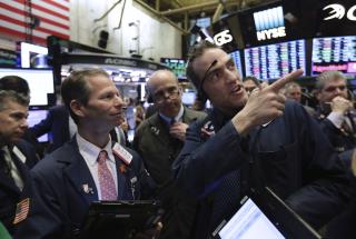 Late Rally Sends US Stock Indexes Higher