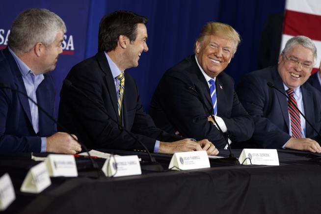 Trump Throws Away 'Boring' Remarks at Tax Roundtable