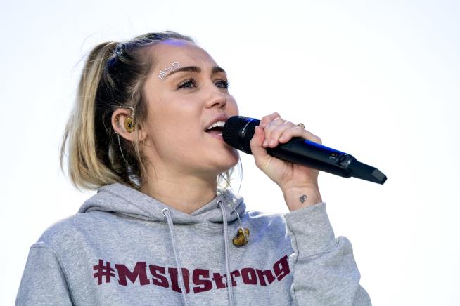 Miley Is #SorryNotSorry About 10-Year-Old Photo