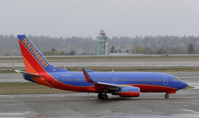Southwest Plane Forced to Land Due to Cracked Window