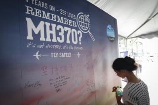 Aussie Official Spurns Theory, Cites MH370 Pilot's Weight
